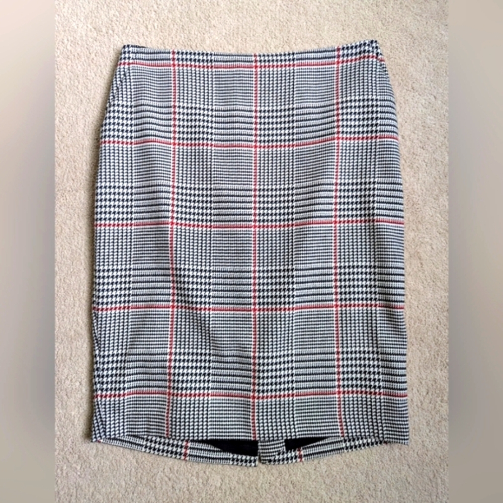 White House Black Market Black and White Houndstooth Plaid Pencil Skirt Size 10P